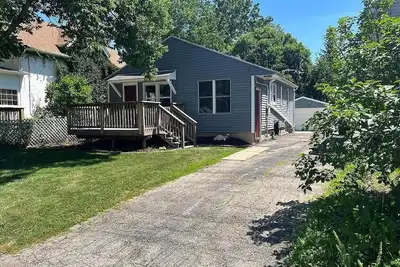 Image de *No Cleaning Fee* East Side Home Kid+Pet Friendly