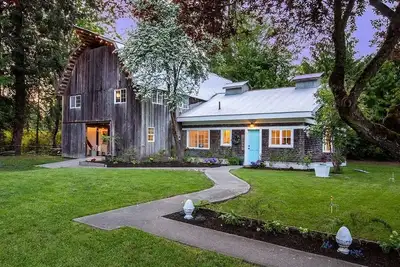 Image de The Retreat at August Ciderhouse- Farmstay 5 minutes from Edmonds-Seattle ferry
