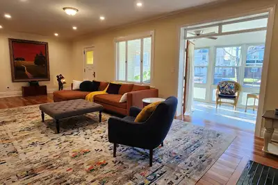 Image de A Historic Retreat Awaits You - Entire Home near to Ewr