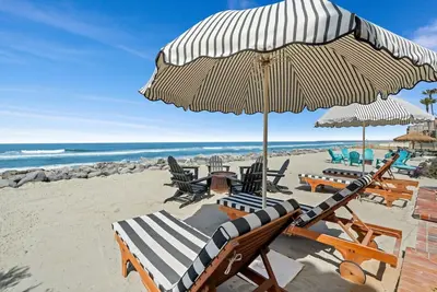 Image de The Gaugain House · Oceanfront Gem, Sand, Surf + Sunsets