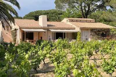 Image de Pretty family home in Saint Tropez in private park - 7 bedrooms, sleeps 14