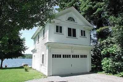 Image de Updated Beautiful Boathouse