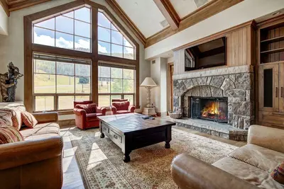 Image de Golden Peak Luxury 4 Br Penthouse - Ski-in/out! by RedAwning - Save 20% on 7+ Nights!