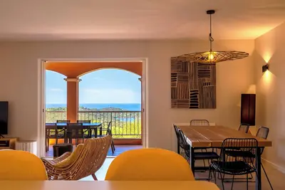 Image de Maison familiale, cadre authentique, 5min de la plage