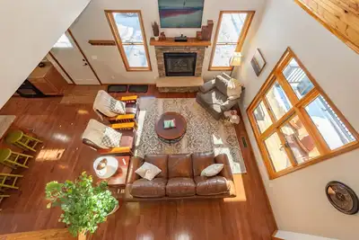 Image de Cozy Lake Escape w/ Pool Table & Porch Views