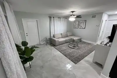 Image de Newly Remodeled Modern Home
