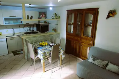 Image de Tout compris. Petite maison confortable avec terrasse à Camaiore!