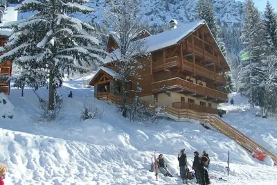Image de Ski in Ski Out Luxury Apartment with South West Facing Balcony!