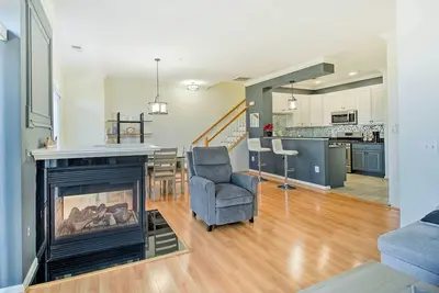 Image de 24 Mi to Washington Dc: Woodbridge Condo