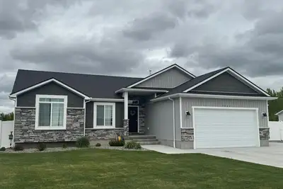 Image de New Home with 3 beds, 2 baths. Family and dog-friendly \n\n