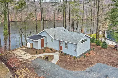 Image de Waterfront Retreat w\/ Boat Dock & Fire Pit!