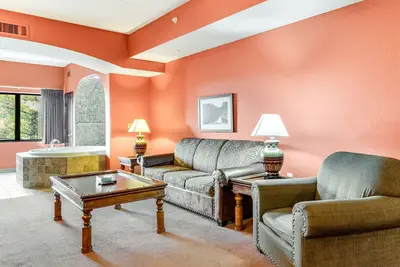 Image de Riverside resort condo with on-site golf, dining