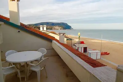 Image de M170 - Marcelli, Wonderful attic with sea view