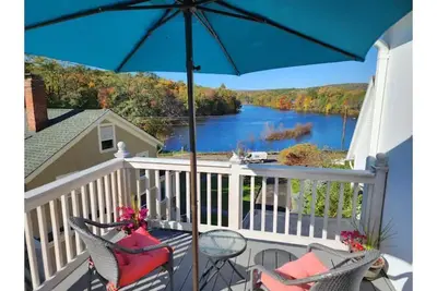Image de River Overlook - Check the view from your deck!