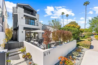 Image de Gorgeous home for Executive re-location, Digital Nomads, or Families