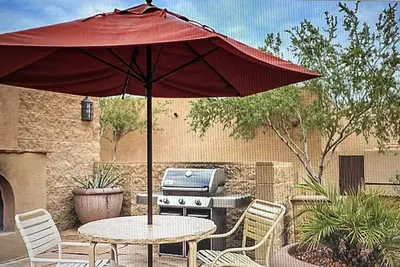 Image de 27 minutes to Cardinal Stadium! Sleeps 8!