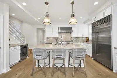 Image de Modern Built Home in Corona Del Mar Near Ocean