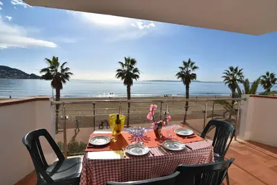 Image de Charmant appartement Ă louer Ă Roses, Costa Brava! 2 chambres, 4 couchages, vue mer. Reserve maintenant!
