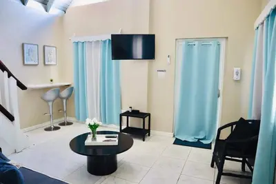 Image de Ara Oasis - loft condo, 5 mins walk to beach