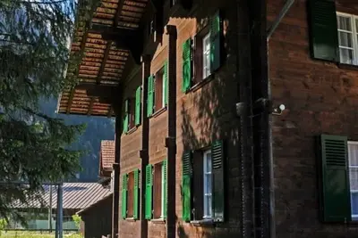 Image de \"obere Etage\" - 4 1\/2 Zimmer-ferienwohnung - im \"chalet Baergli\"