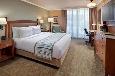 Image de Always a Great Idea To Unwind! Beach Access, Heated Pool, Private Parking!