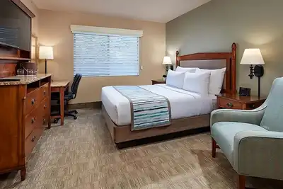 Image de Across from Island Escape! Close to Coronado Beach! Pool and Parking On-site!