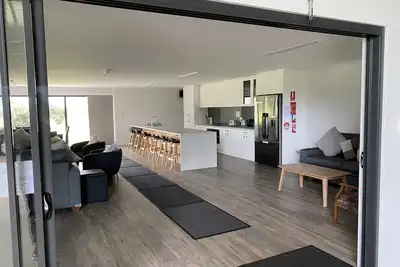 Image de Beachfront access - room for boats