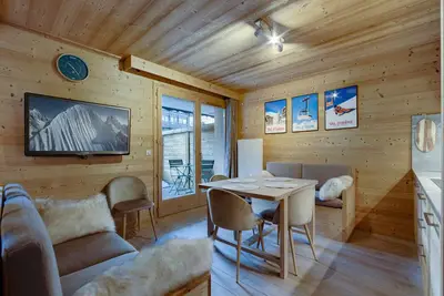 Image de Appartement rénové au cœur de Val d'Isère - 1 chambre + coin montagne, balcon sud, parking inclus