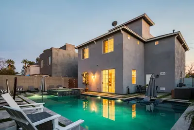 Chic Oasis w/ Rooftop Patio, Sunrise/Sunset Views