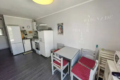 Image de Charmant T3 rénové en bord de mer, parking, terrasse, proche plage et commerces, pour 6 personnes