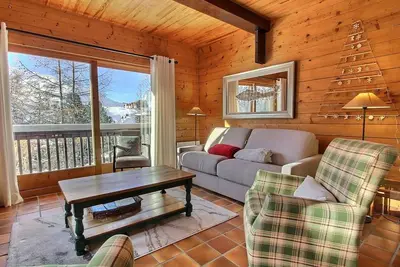 Image de Chalet chaleureux proche des pistes, balcon et WiFi