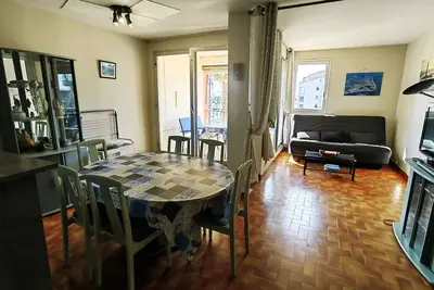 Image de Spacieux T3 avec piscine et parking près du port