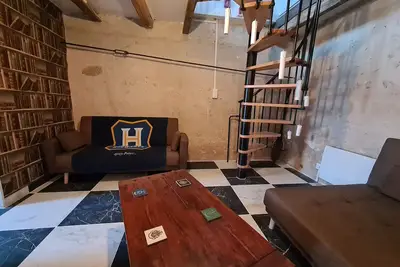 Image de Gîte enchanteur avec déco sorciers, piscine, proche forêt et chemins de randonnée, idéal pour familles