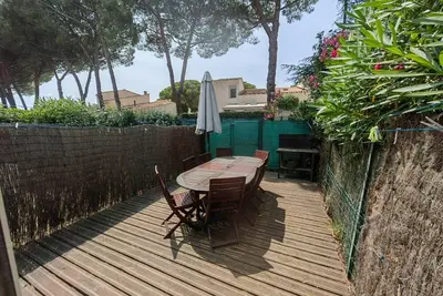 Image de Charmant T2 mezzanine climatisé avec piscine, proche plage et loisirs, pour 5 pers.