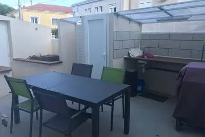Image de Bel Appartement Cœur de Ville, 6 Pers, Terrasse, Clim, Parking, à 400m de la Plage