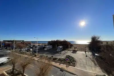 Image de T2 avec terrasse, parking privé, proche plage