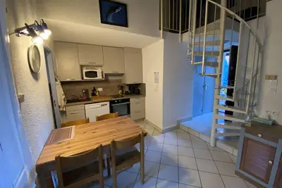 Image de Villa mitoyenne climatisée, calme avec piscine et parking, proche plage et port, pour 6 personnes