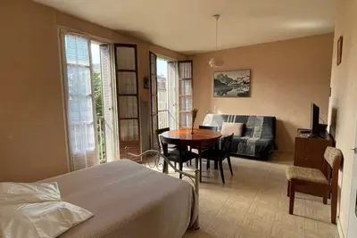 Image de Spacieux studio au centre-ville avec ascenseur et animaux acceptés