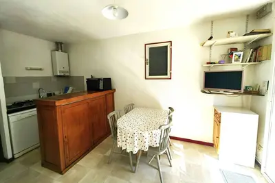 Image de Villa Mitoyenne avec Terrasse, Piscine et Parking à Proximité de la Plage et du Centre