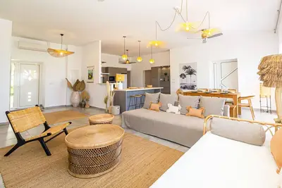 Image de Sable Chaud - a magnificent waterfront cocoon on the lagoon of La Saline