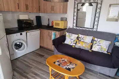 Image de Charmant T2 cabine rénové avec piscine, parking privé, proche plage et commerces