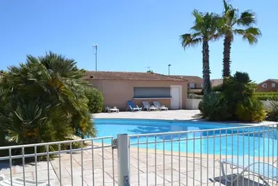 Image de Pavillon 4 pers avec piscine, terrasse, parking, à 700m de la plage et proche commerces
