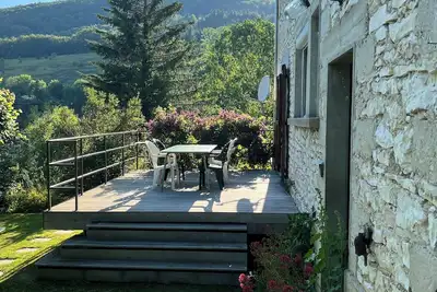 Image de Magnifique maison en pierre rénovée -1er étage 70m², 5 pers - terrasse - jardin