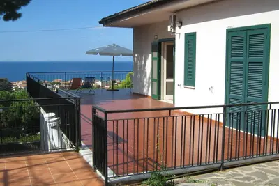 Image de Panoramic apartment in private residence with pool, just 10 minutes from the sea