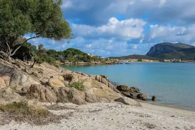 Image de Appartement \"Résidence Orizzonti N 25\" avec vue sur la mer et terrasse privée.