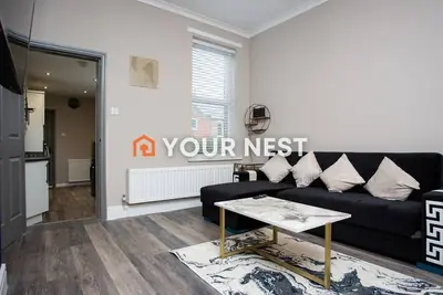 Image de Modern Interior Spacious Four Bedroom Apartment