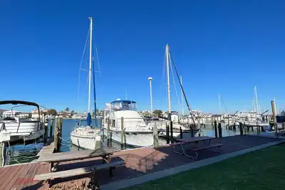 Image de Pool Open! ! Clearwater Beach Studio- On The Water and Walkable to Fun! !