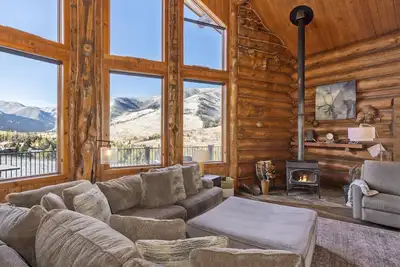 Image de The stunning views, Last Best Place offers Wi-Fi, hot tub, and is dog friendly.
