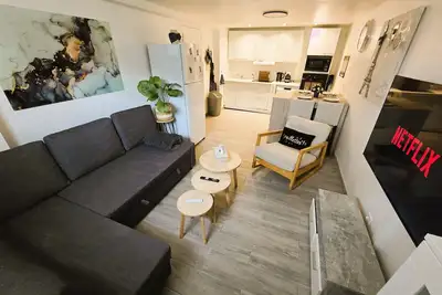 Image de Nest of suburban tranquility