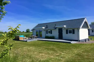 Chalet for 4 persons in Kamperland, close to beach and sea